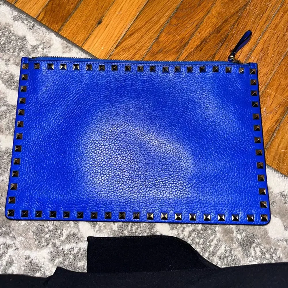 Valentino Garavani Rockstud Large Leather Zip Pouch Bag, Blue